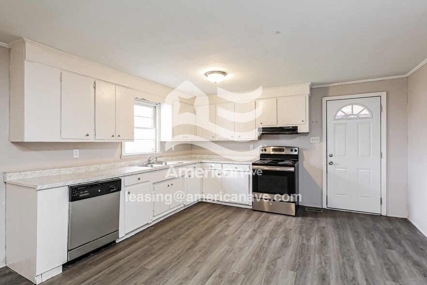 Building Photo - 115 S 1659