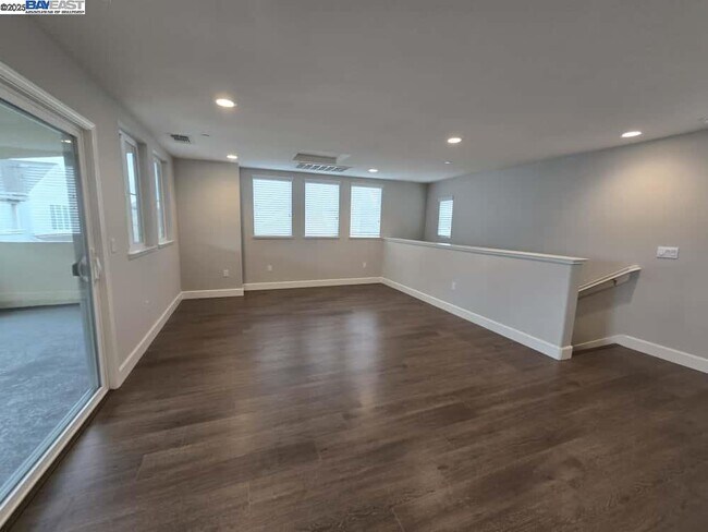 Building Photo - 8553 Waveside Wy