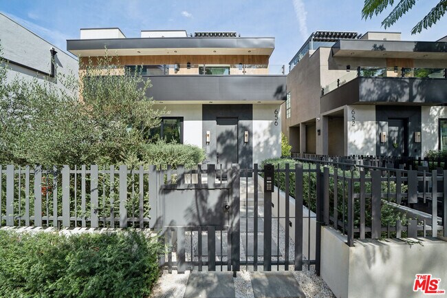 Building Photo - 656 Huntley Dr