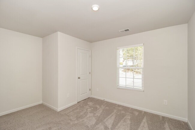 Building Photo - 146 Fields Crossing