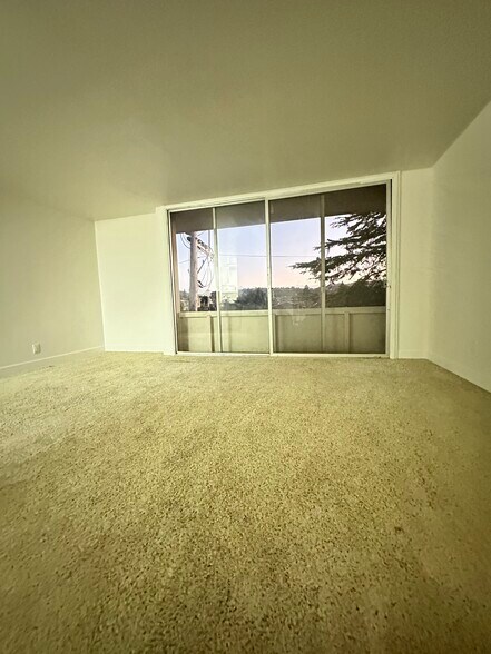 Building Photo - 2655 Edison St