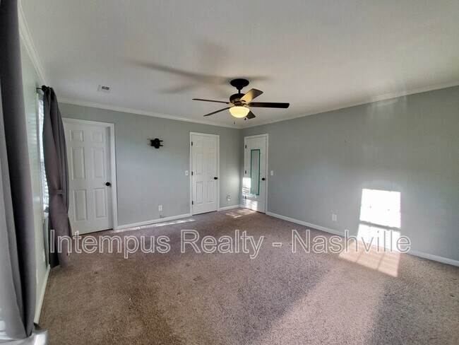 Building Photo - 547 Hopewood Ct