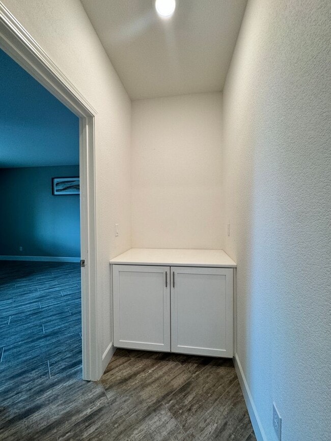 Building Photo - 5 YEARS NEW,  FORMER MODEL HOME BUILT BY LENNAR HOMES, 4 BED, 2.5 BATH, 2 CAR GARAGE