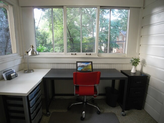 Building Photo - 1197 Stillwood Dr NE