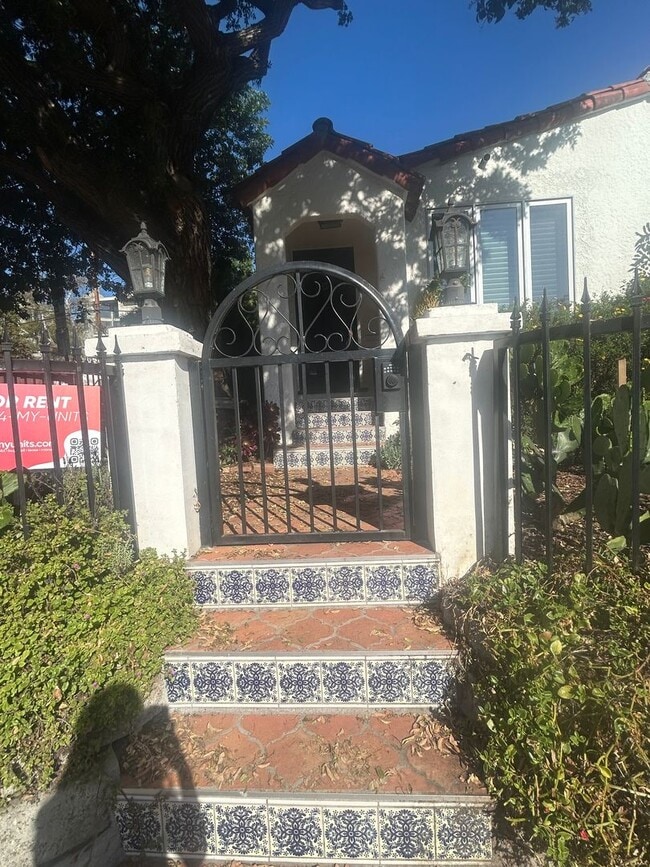 Building Photo - Gorgeous House in Norma Triangle