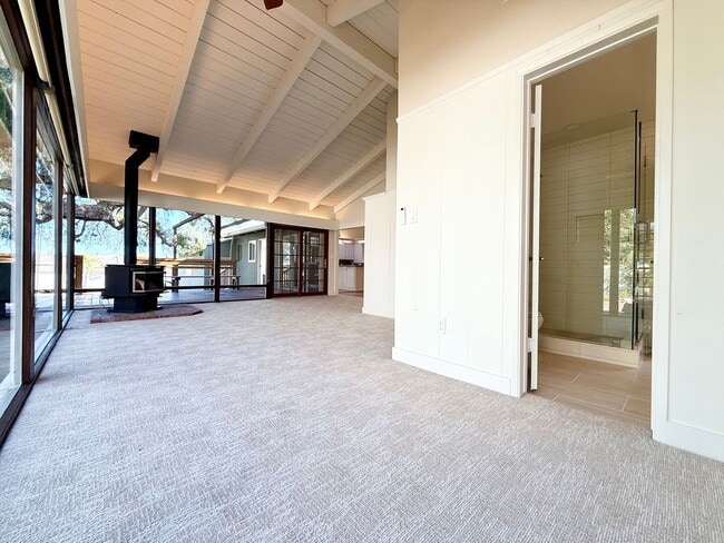 Building Photo - Beautiful 3BR/3BA Point Loma Home with Vaulted Ceilings & Central AC