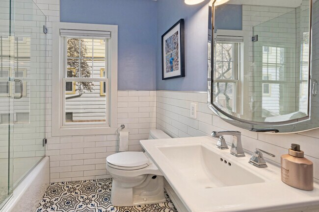 Building Photo - 4445 N Frederick Ave