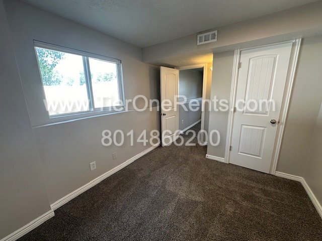 Building Photo - This property offers a NO DEPOSIT option available for qualified renters!