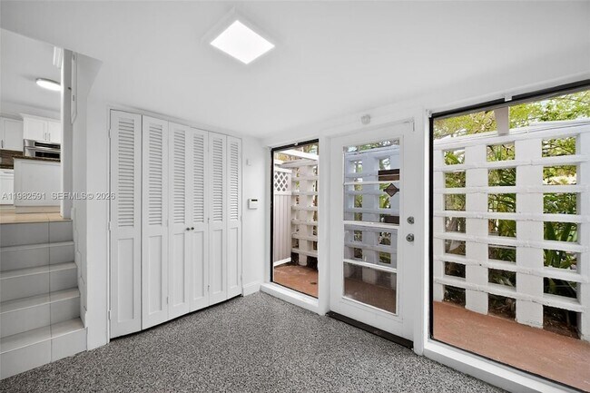 Building Photo - 8651 NE 10th Ct