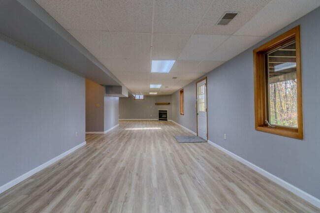 Building Photo - Bright, Beautiful, and Effortlessly Move-In Ready