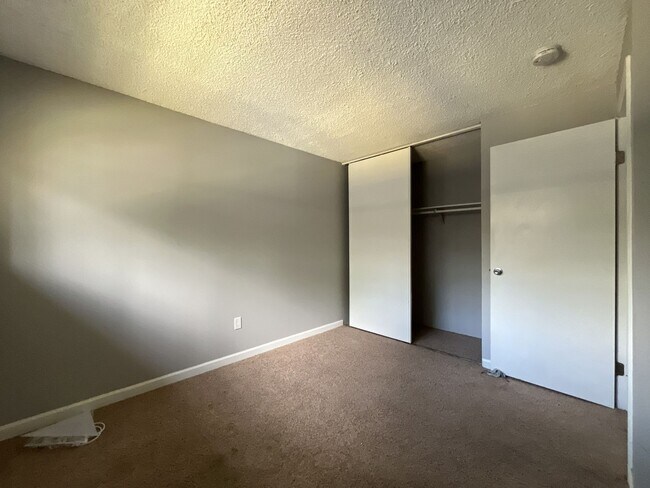 Building Photo - 4911 SW Beaverton Hillsdale Hwy