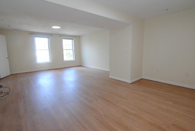 Building Photo - 68 Georgetown Dr