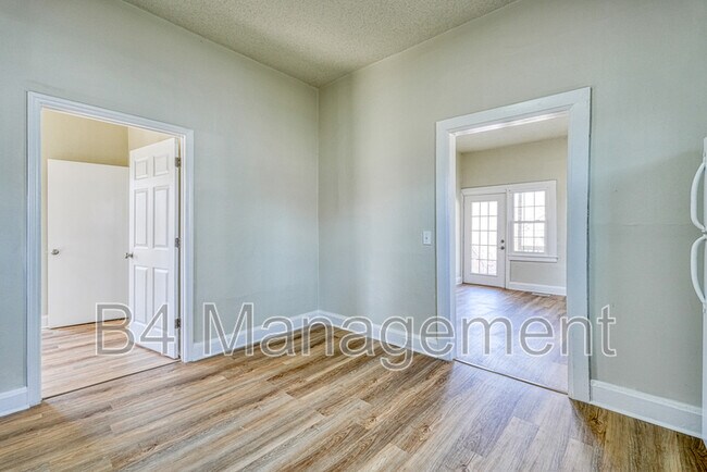 Building Photo - 555 W Peachtree St