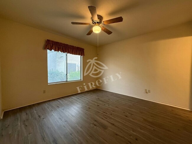 Building Photo - 1111 W Summit Pl