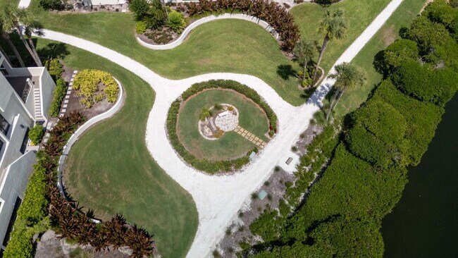 Building Photo - One of Longboat Key’s premier waterfront c...