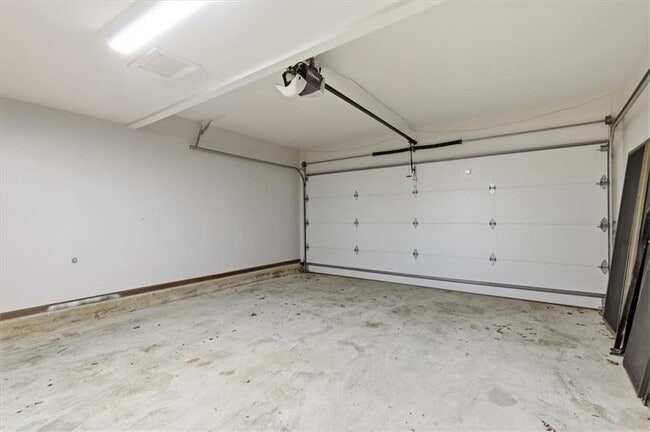 Building Photo - 2970 Woodruff Dr SE