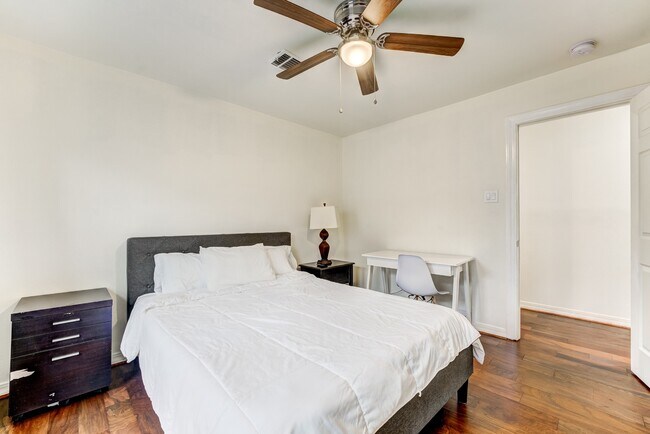 Building Photo - 2720 Truxillo St