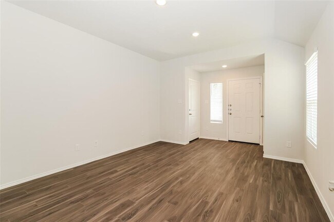 Building Photo - 2209 Onyx Ln