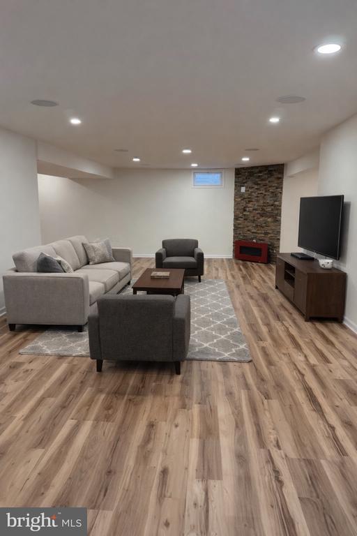 Building Photo - 9330 Birch Cliff Drive