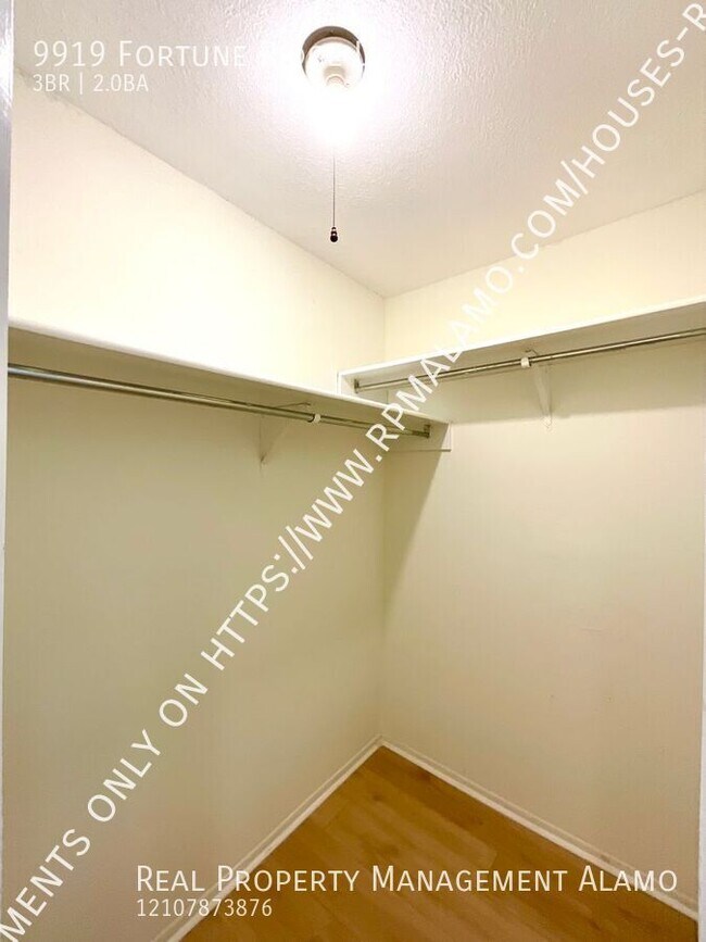 Building Photo - 9919 Fortune Ridge Dr