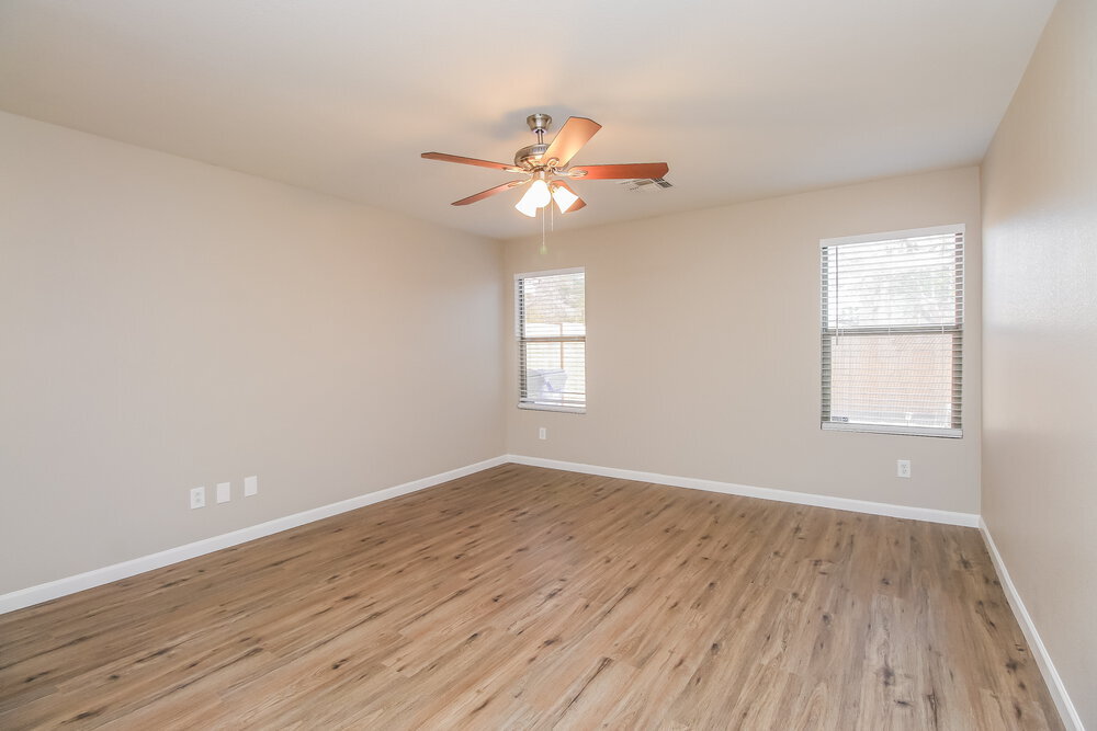 Building Photo - 2468 E Palm Beach Dr