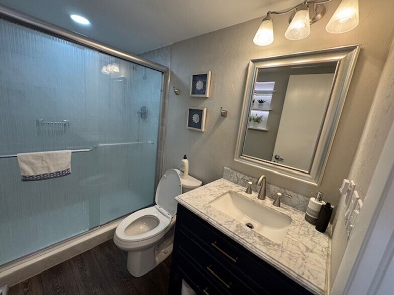 Building Photo - Flagship Village Condo in The Landings Yacht Golf & Tennis Club