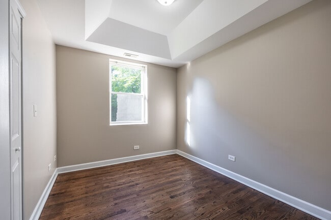 Building Photo - 4008 S Calumet Ave