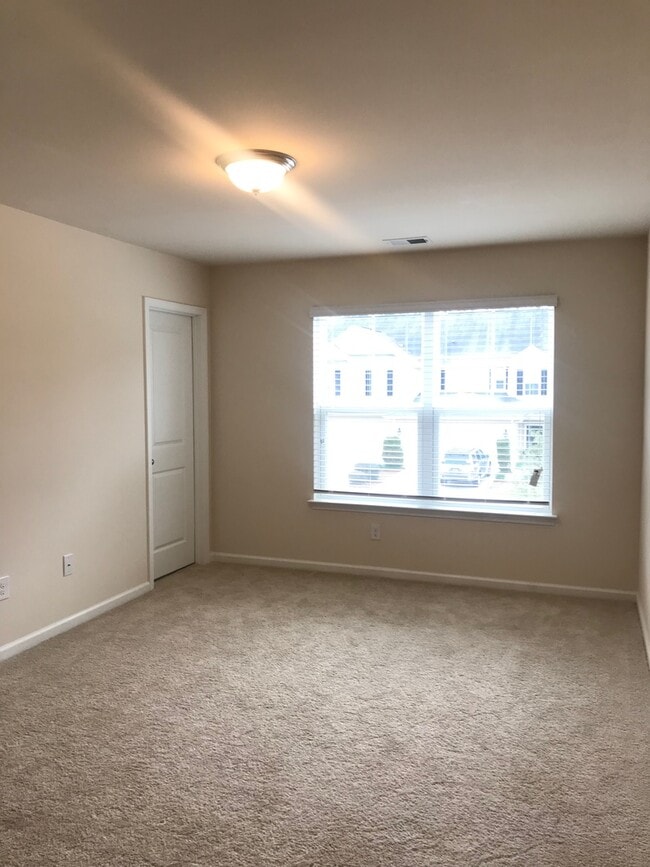 Building Photo - BEAUTIFUL! 4 Bedrooms/3.5 baths in Wild Wing. Spacious & Tons of space!