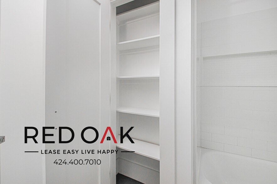 Building Photo - 6533 Hollywood Blvd