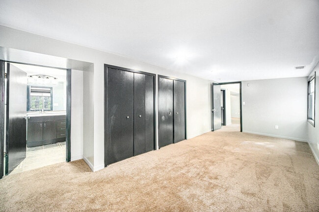 Building Photo - 1020 Traver Ct