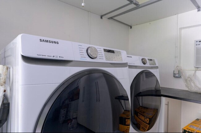 Building Photo - 123 N Palmway