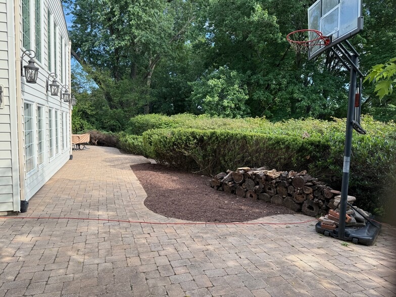 Building Photo - 10225 Tamarack Dr