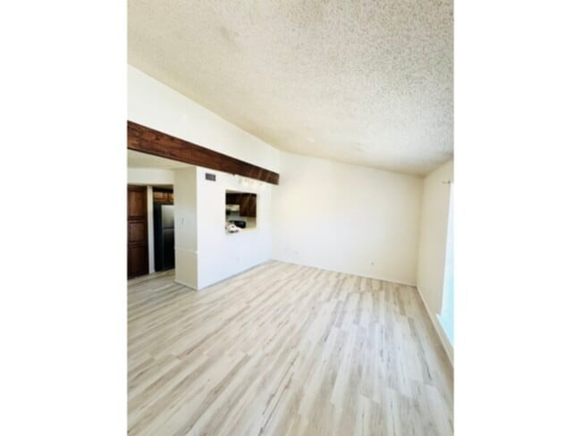 Building Photo - 1324 Bluffview Dr