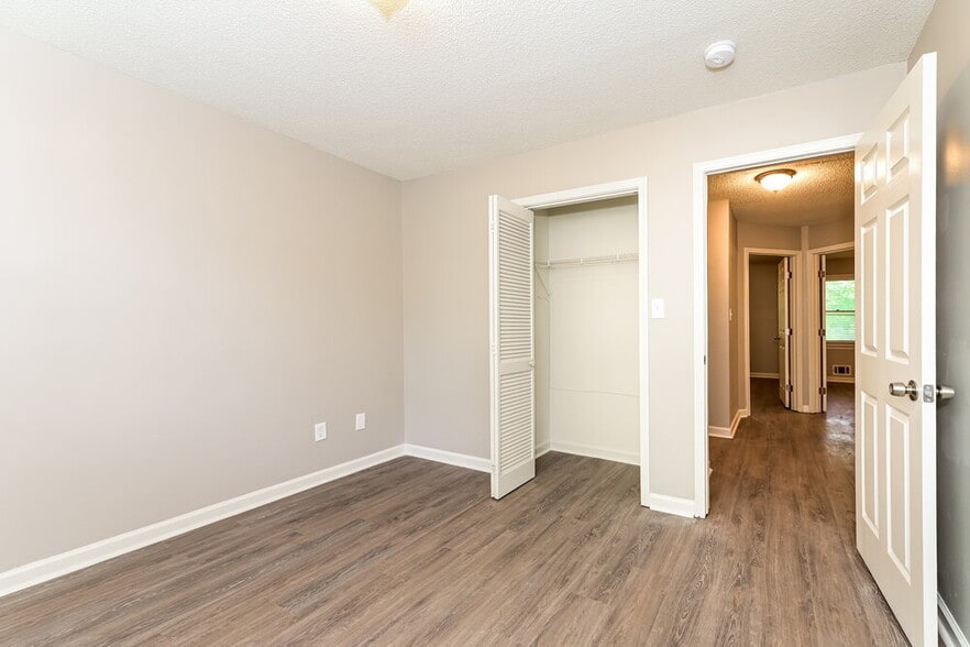 Building Photo - 430 Rosehill Dr