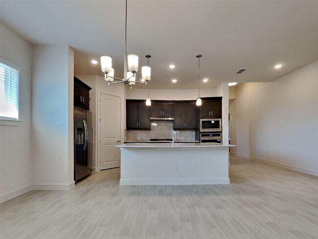 Building Photo - 15170 London Gavroche Ln