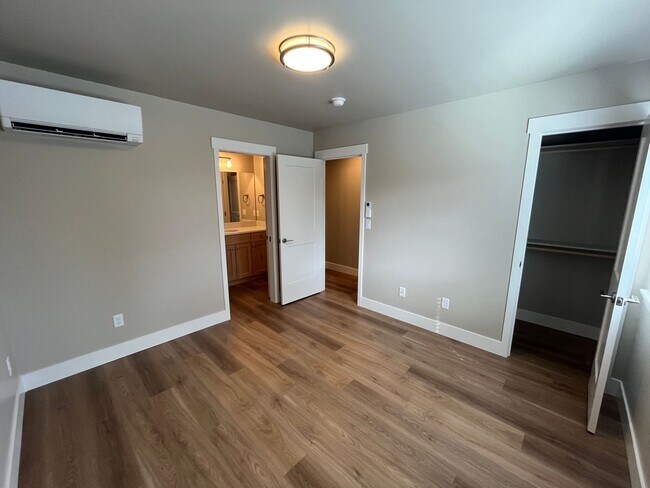 Building Photo - New Construction Townhome in NW Bend