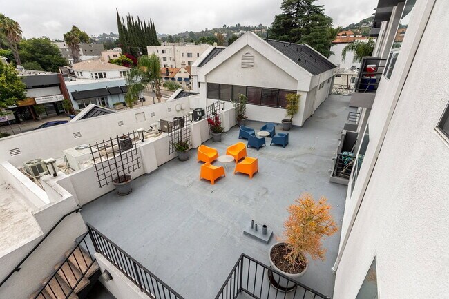 Building Photo - 14515 Dickens St