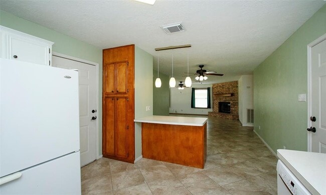 Building Photo - 6867 Stillwater Dr