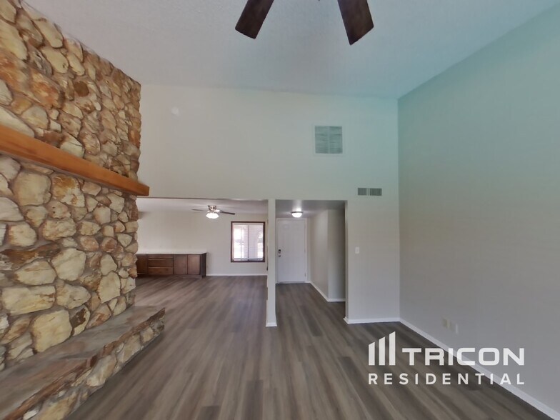 Building Photo - 6319 W Sunnyslope Ln