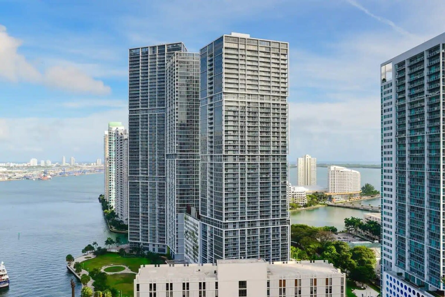 Building Photo - 485 Brickell Ave