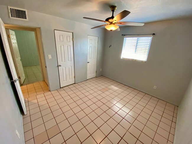 Building Photo - 3-Bedroom, 1.5 bath in Phoenix That’s read...