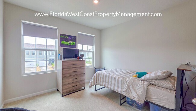 Building Photo - OUTSTANDING TOWNHOME IN LAKEWOOD RANCH! 3 ...
