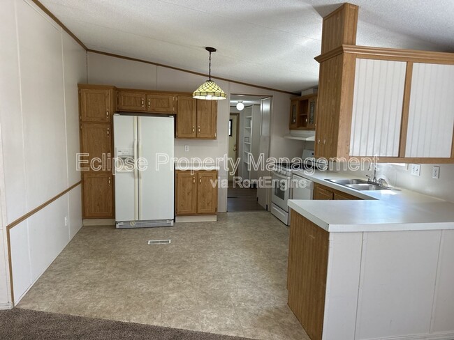 Building Photo - 178 Hollyberry Way