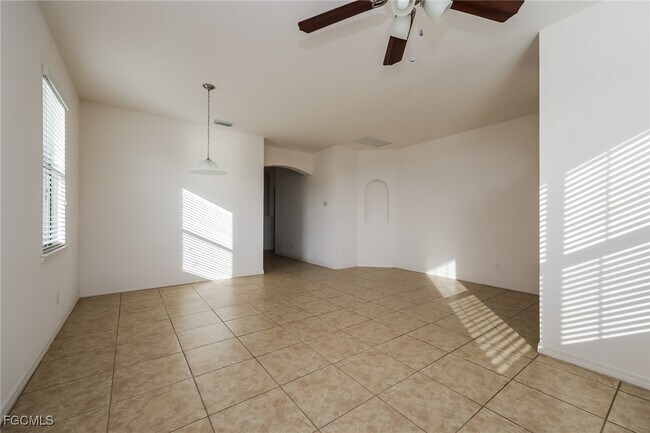 Building Photo - 1631 SW 25th Ln