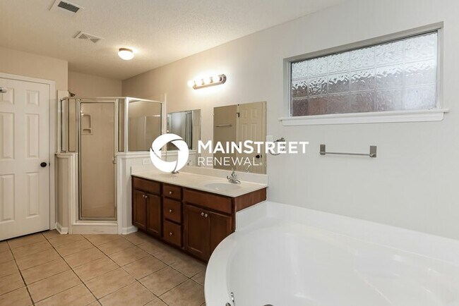 Building Photo - 3 Bedroom Pet-Friendly Home in Cordova, TN with Main Street Renewal