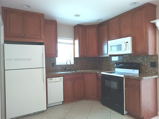 Building Photo - 1818 Fillmore St