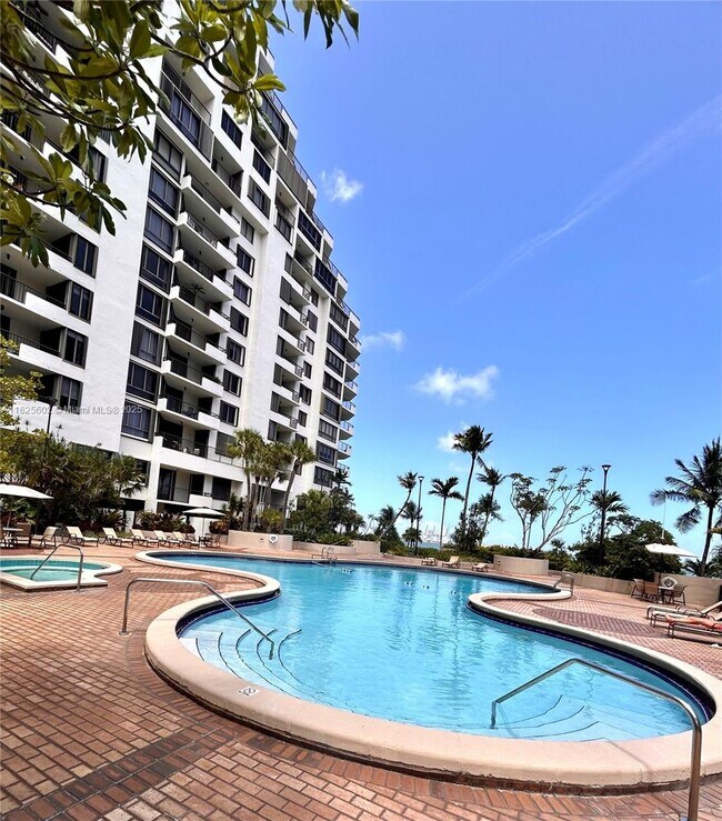 Building Photo - 520 Brickell Key Dr