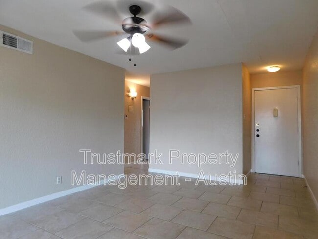 Building Photo - 2600 Penny Ln