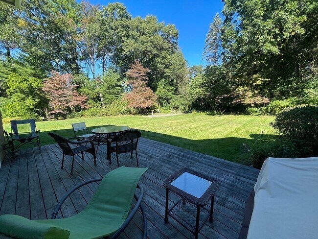 Building Photo - 39 Oriole Dr