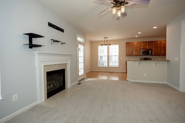 Building Photo - Spacious & Bright Home in Parks of Piedmon...